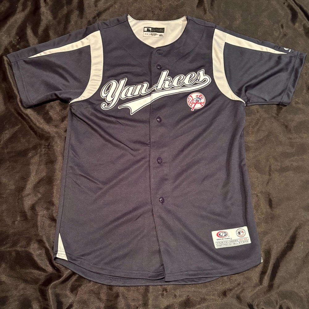 New York Yankees Navy Blue Baseball Jersey Youth Medium Sewn Mint condition.